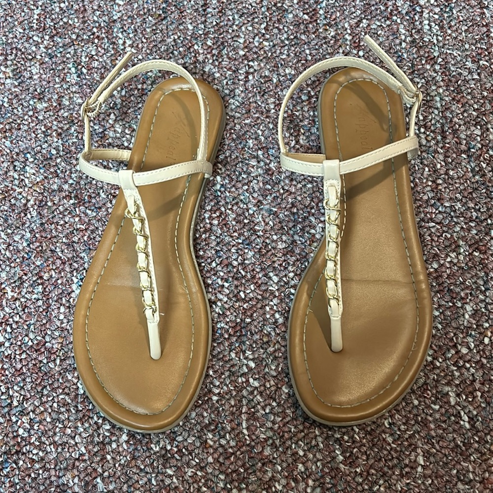 Strappy Beige Sandals with Gold Chain